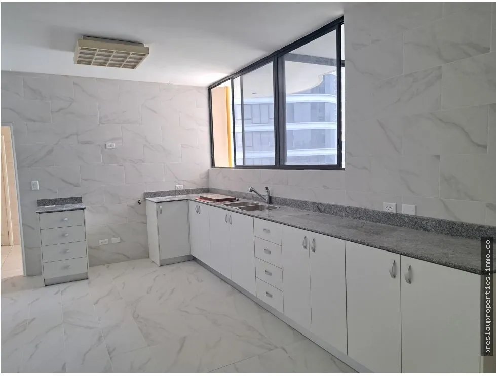 APARTMENT AVAILABLE IN PH GOLDEN PALACE, PAITILLA