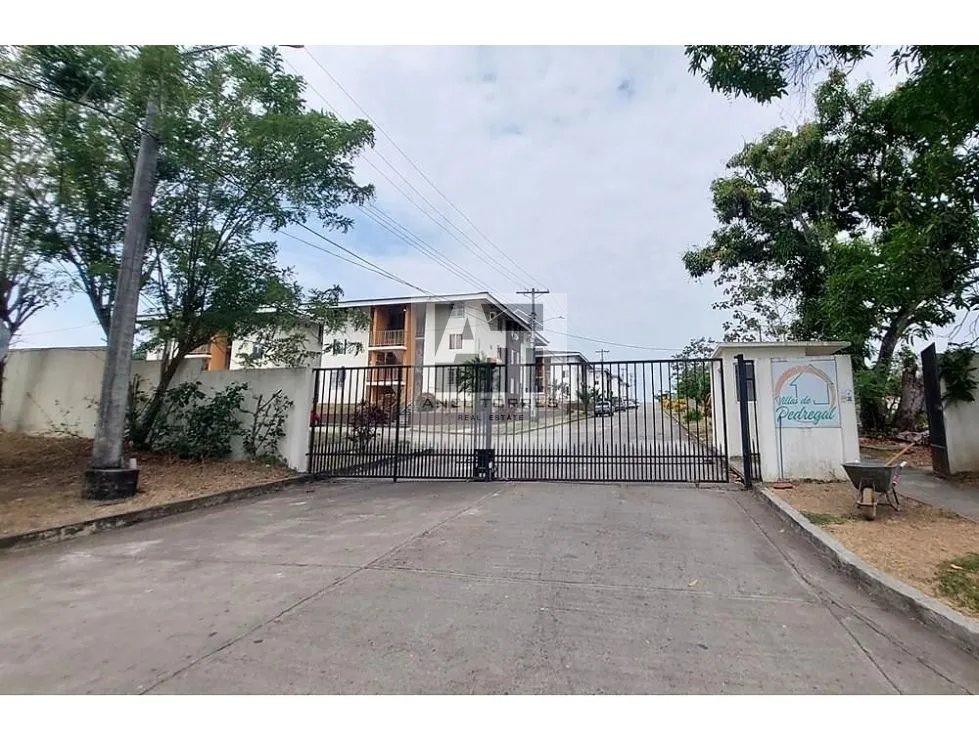 Se vende apartamento en Rana de Oro-Pedregal.