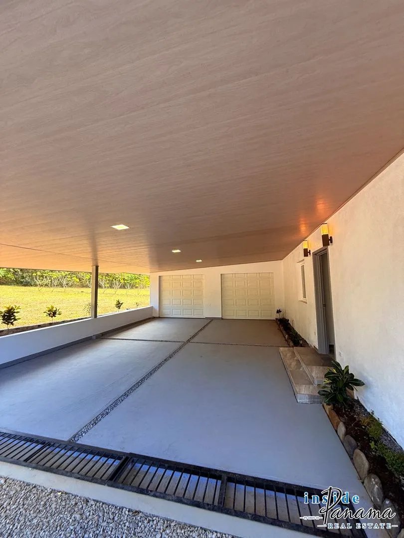 Finca autosuficiente de 10 hectáreas junto al río en venta cerca de Boquete | 3 viviendas y potencial de inversión