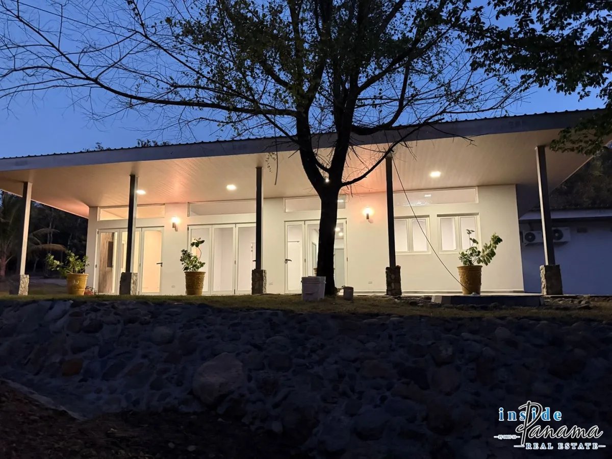 Finca autosuficiente de 10 hectáreas junto al río en venta cerca de Boquete | 3 viviendas y potencial de inversión