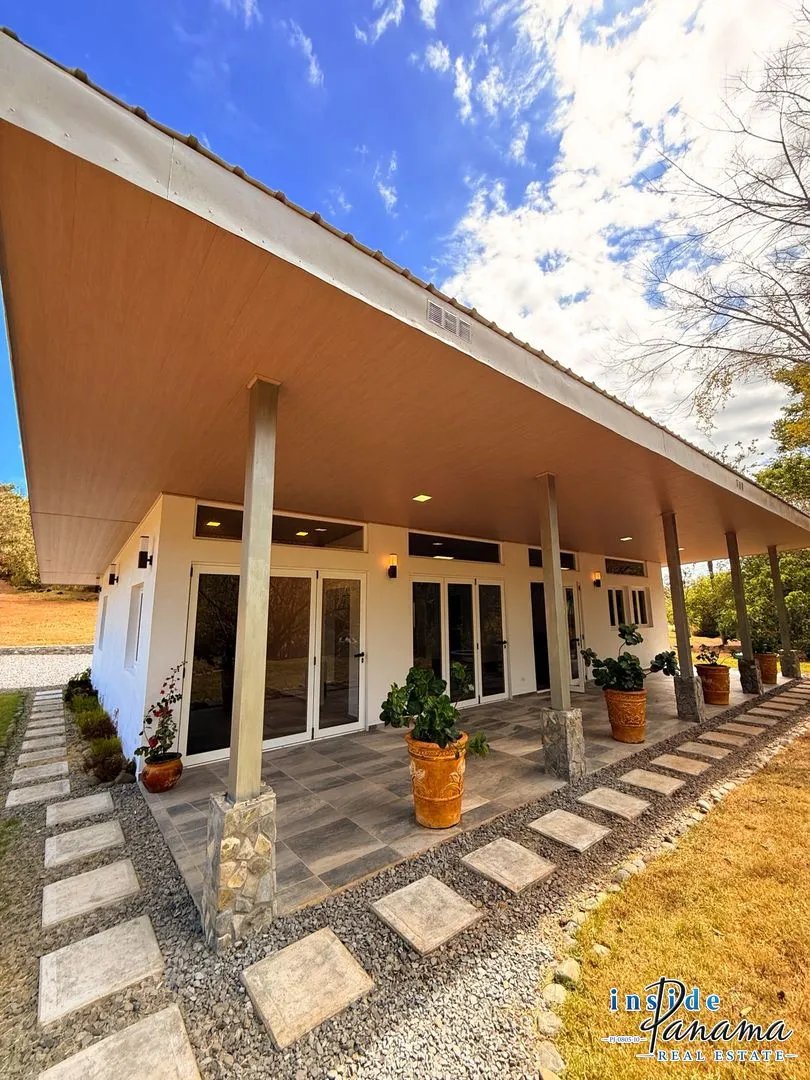 Finca autosuficiente de 10 hectáreas junto al río en venta cerca de Boquete | 3 viviendas y potencial de inversión