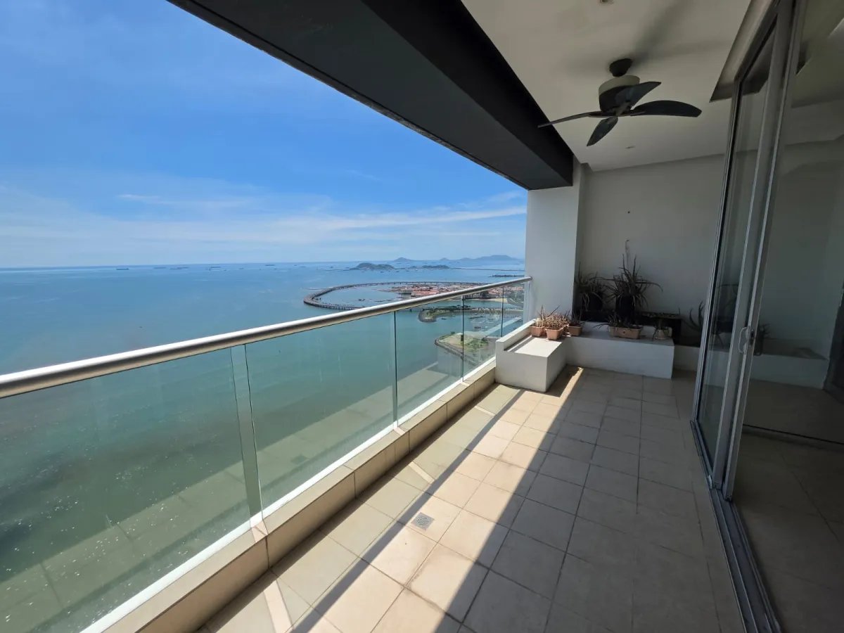 Venta de apartamento en PH Rivage Tower, Avenida Balboa