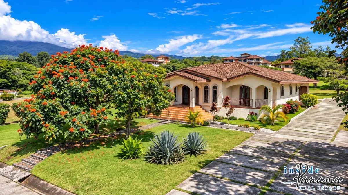 Amplia casa de 3 dormitorios en venta en Boquete Country Club