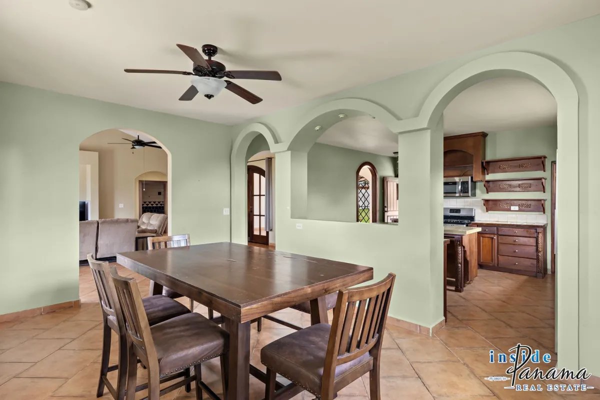 Amplia casa de 3 dormitorios en venta en Boquete Country Club