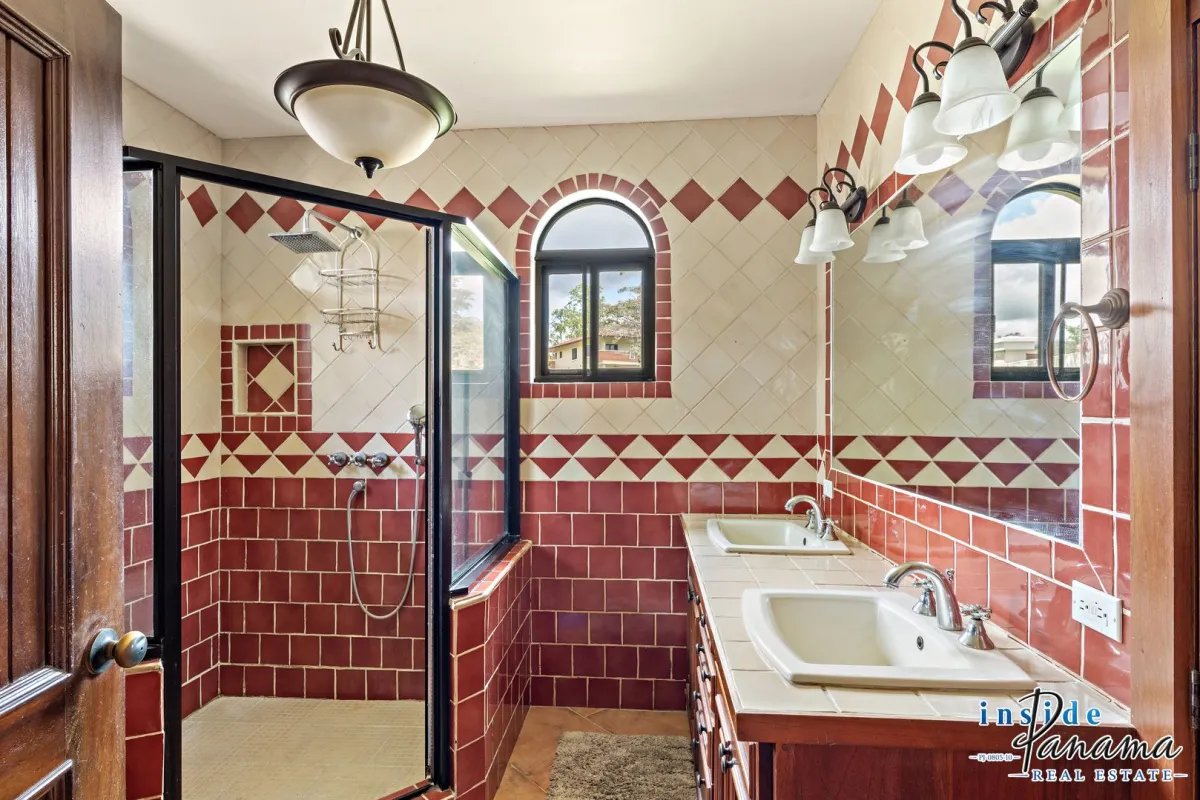 Amplia casa de 3 dormitorios en venta en Boquete Country Club