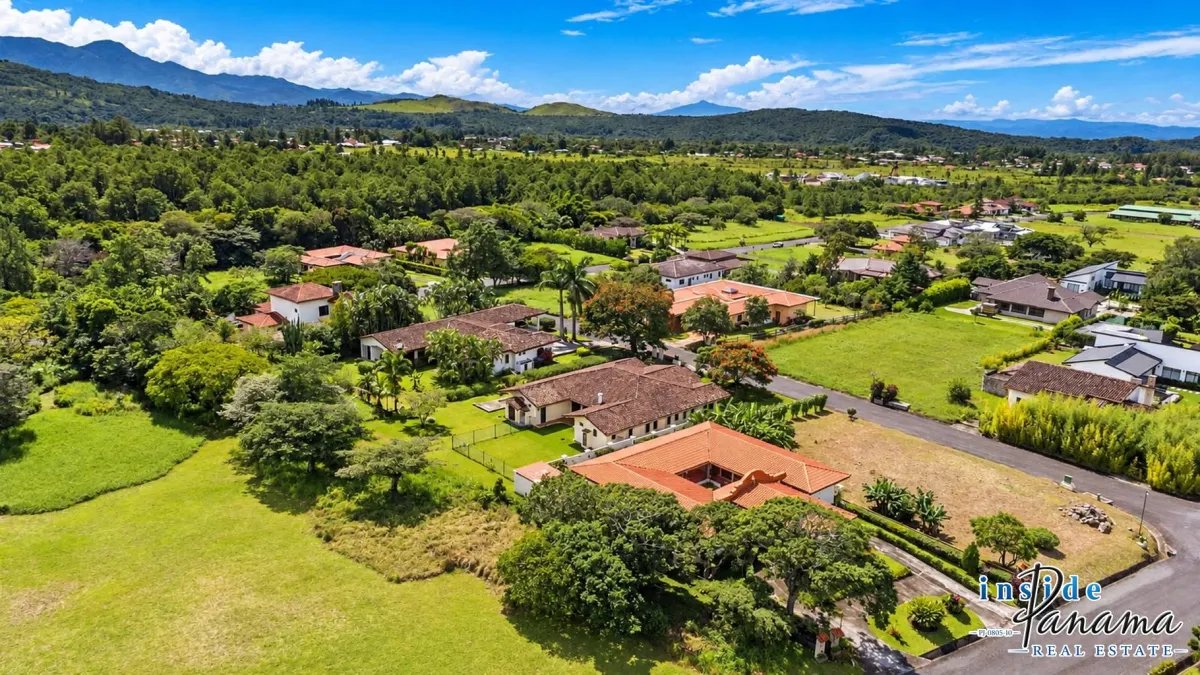 Amplia casa de 3 dormitorios en venta en Boquete Country Club