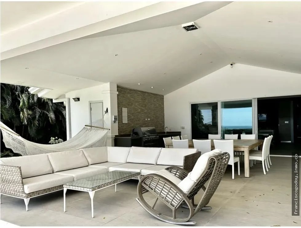 Venta de Casa Frente a la Playa - Bijao