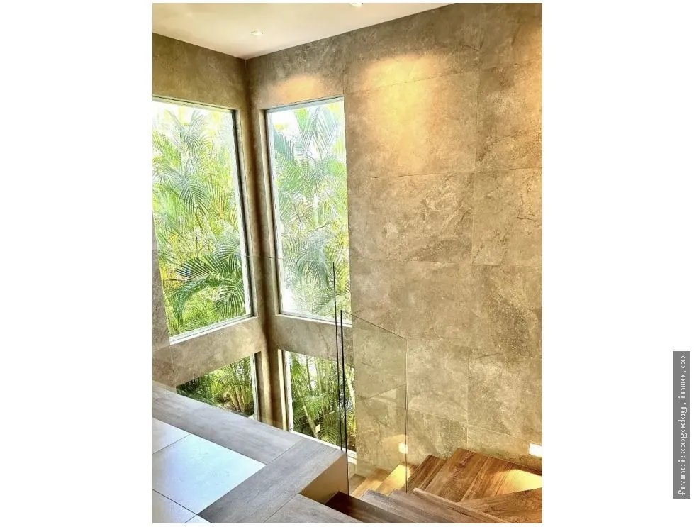 Venta de Casa con Piscina en Bijao