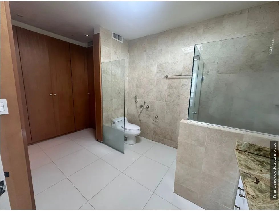 Venta de amplio apartamento en Punta Paitilla