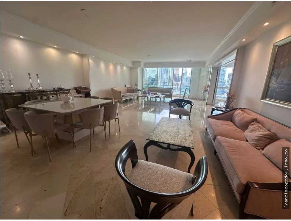 Venta de amplio apartamento en Punta Paitilla