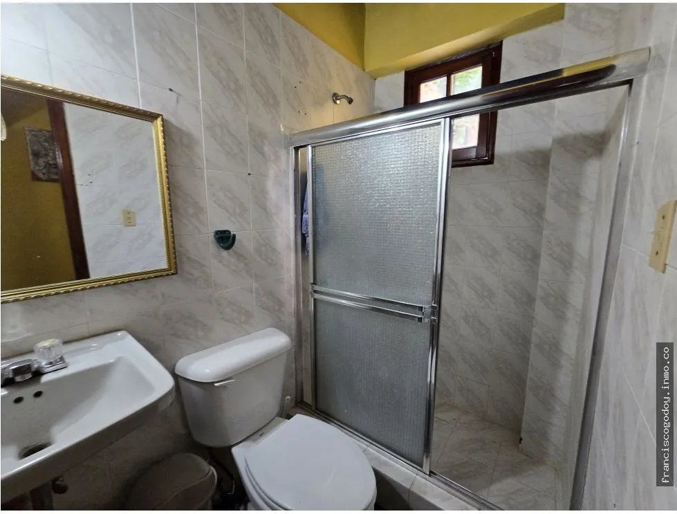 Venta de Casa y Terreno en Villa Cárdenas, Las Cumbres
