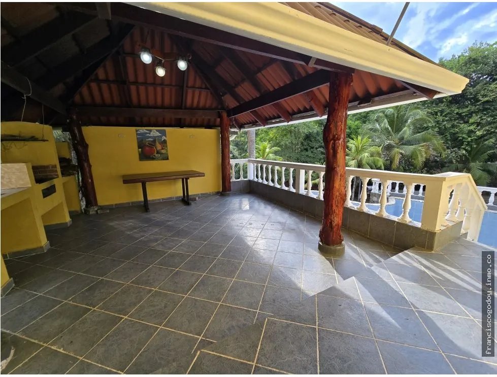 Venta de Casa y Terreno en Villa Cárdenas, Las Cumbres