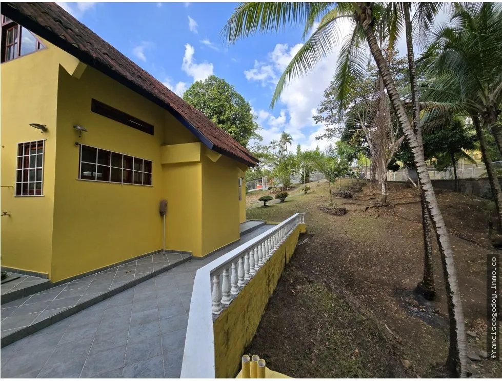 Venta de Casa y Terreno en Villa Cárdenas, Las Cumbres