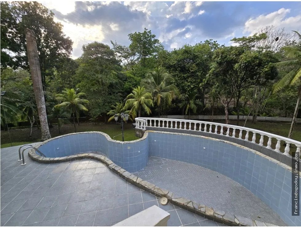 Venta de Casa y Terreno en Villa Cárdenas, Las Cumbres
