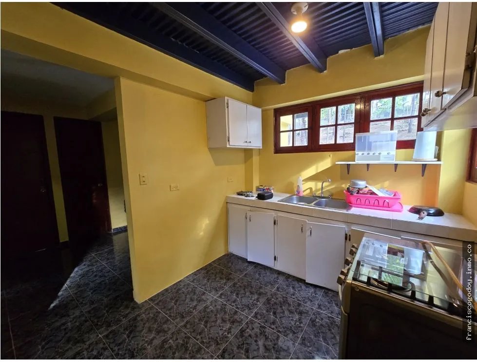 Venta de Casa y Terreno en Villa Cárdenas, Las Cumbres