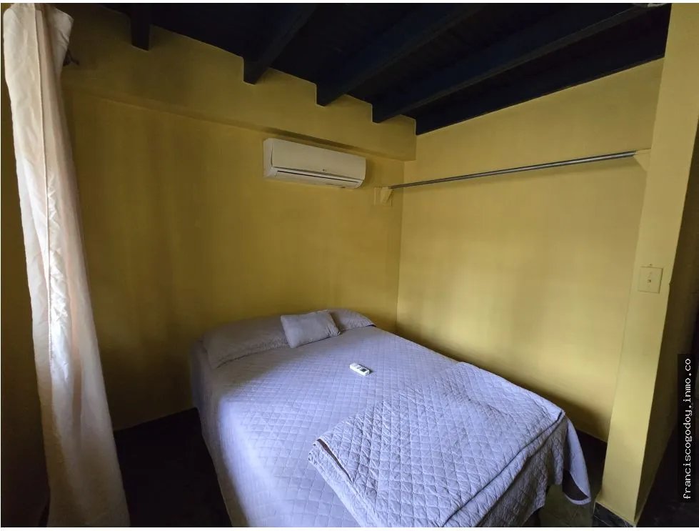 Venta de Casa y Terreno en Villa Cárdenas, Las Cumbres