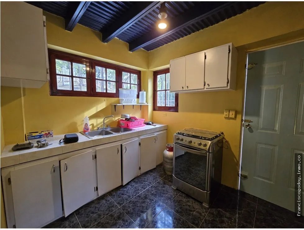 Venta de Casa y Terreno en Villa Cárdenas, Las Cumbres