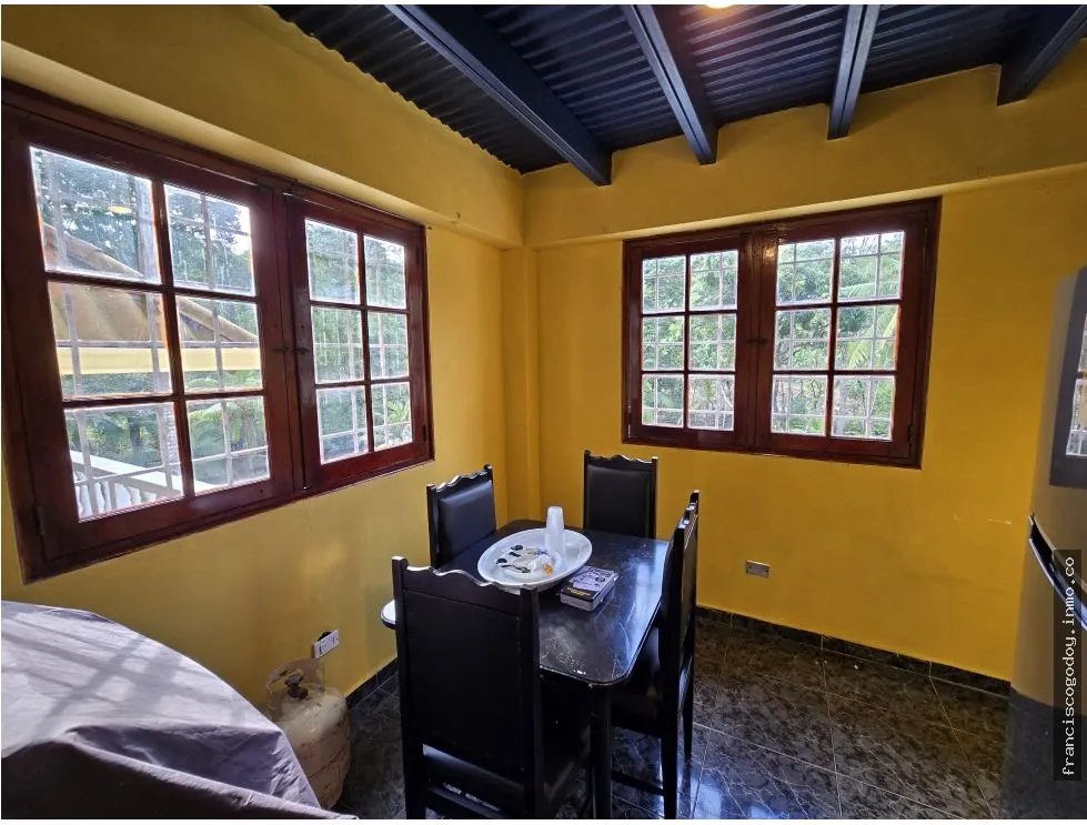 Venta de Casa y Terreno en Villa Cárdenas, Las Cumbres