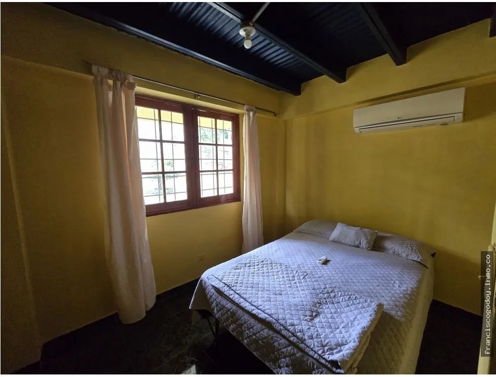 Venta de Casa y Terreno en Villa Cárdenas, Las Cumbres