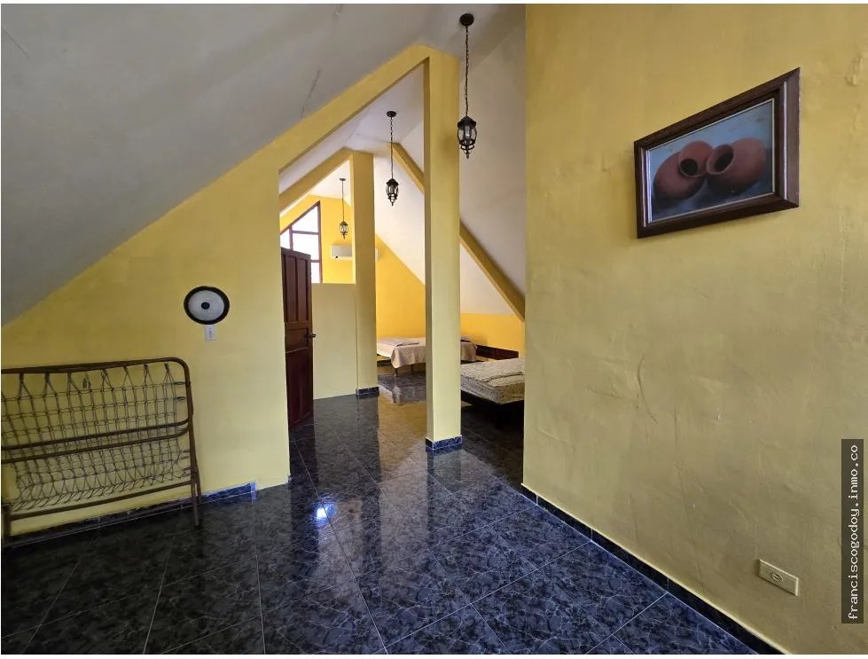 Venta de Casa y Terreno en Villa Cárdenas, Las Cumbres