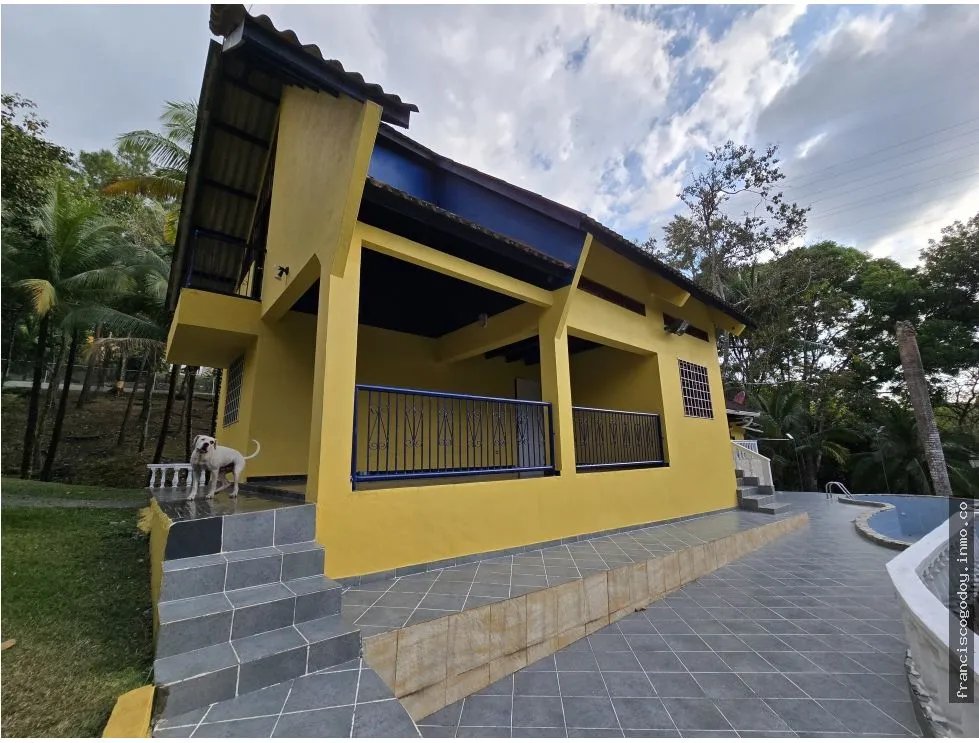 Venta de Casa y Terreno en Villa Cárdenas, Las Cumbres