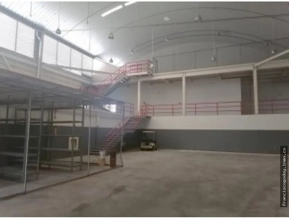 Oportunidad única, Santa María Business Park: Edificio en Corredor Sur