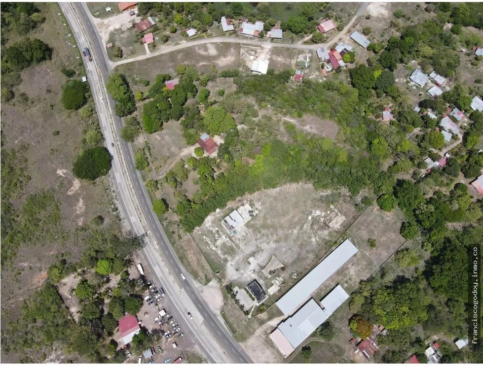 Venta de terreno y estructura en El Coco, Penonomé