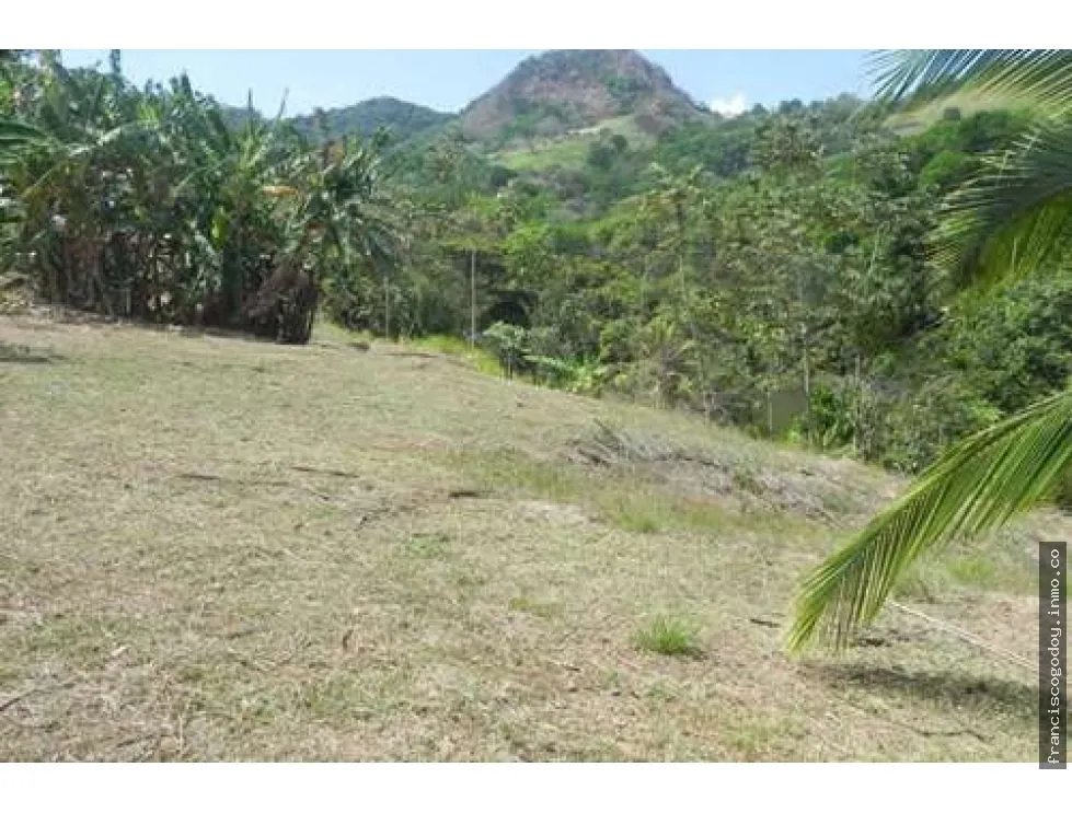 Se vende terreno en Las Cumbres