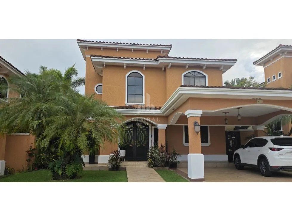Venta de Casa Super espaciosa en Clayton Village con Piscina