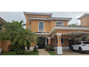 Sale of Spacious House in Clayton Village with Swimming Pool