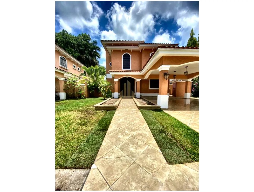 Venta de Casa Super espaciosa en Clayton Village con Piscina