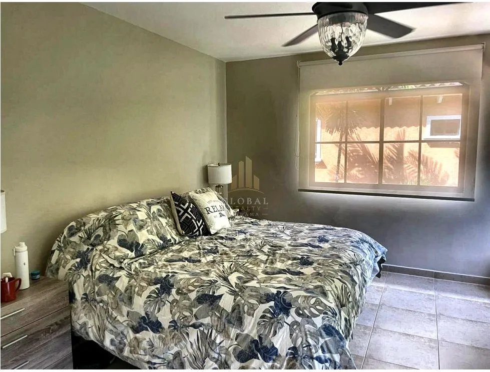 Venta de Casa Super espaciosa en Clayton Village con Piscina