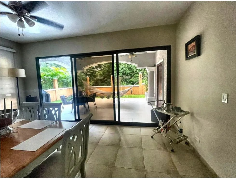 Venta de Casa Super espaciosa en Clayton Village con Piscina