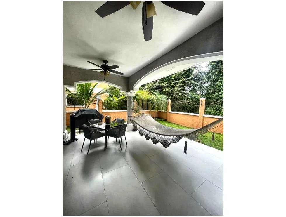 Venta de Casa Super espaciosa en Clayton Village con Piscina