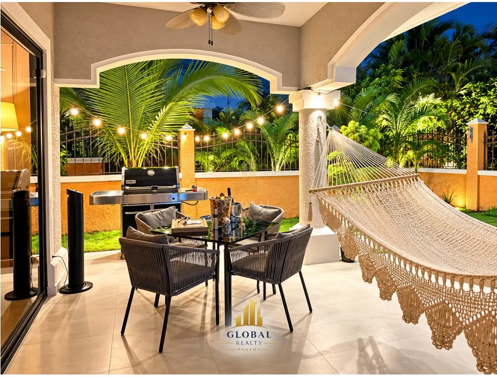 Venta de Casa Super espaciosa en Clayton Village con Piscina