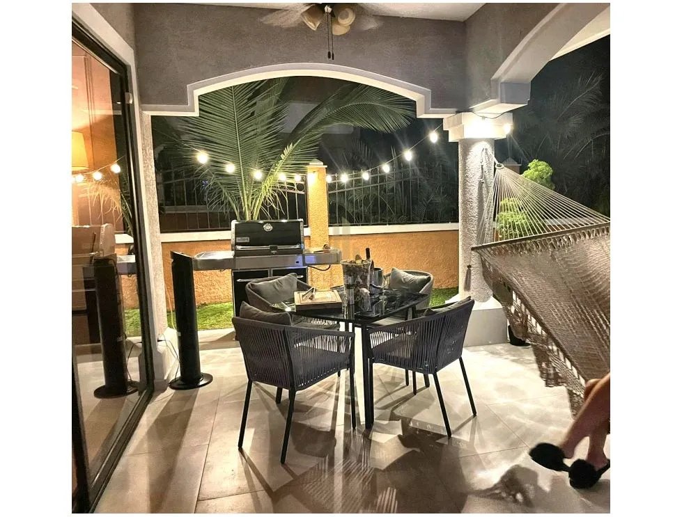 Venta de Casa Super espaciosa en Clayton Village con Piscina
