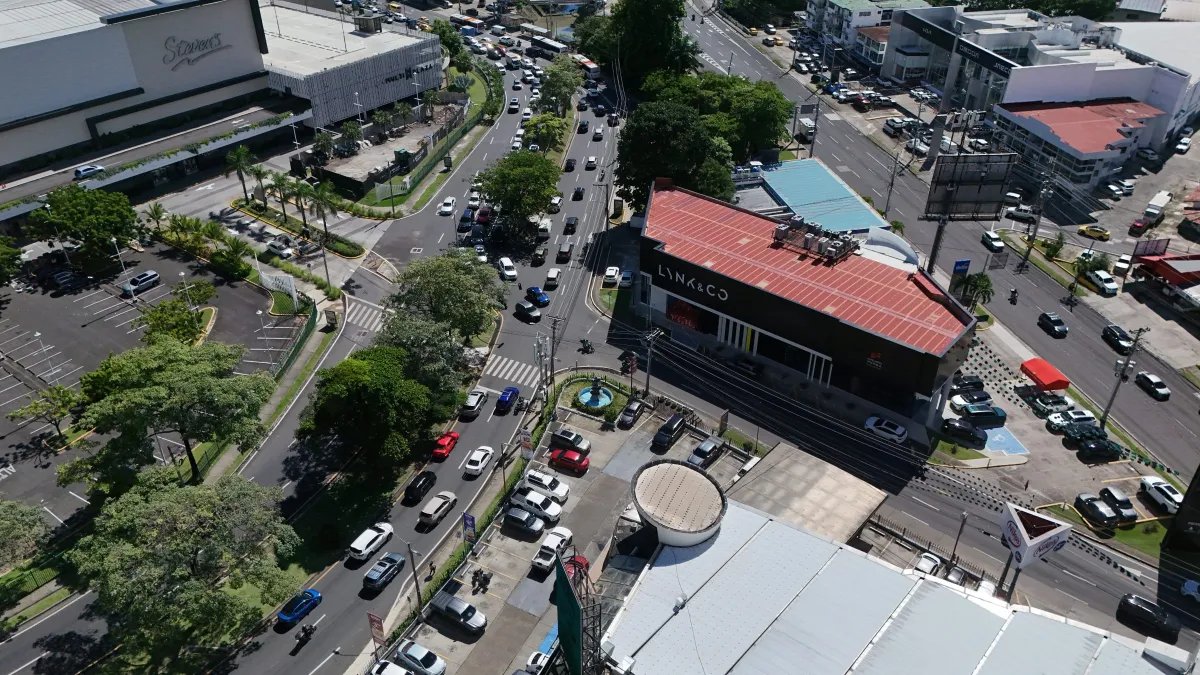 PROPIEDAD COLINDA EN LA PARTE DE ATRAS DE NIKOS CAFE DE CALLE 50, ENTRE VILLA ISRAEL Y CALLE 50, EN FRENTE DE MULTIPLAZA