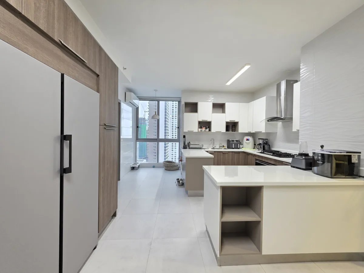 Apartamento amoblado en alquiler en PH Regalía, Costa del Este