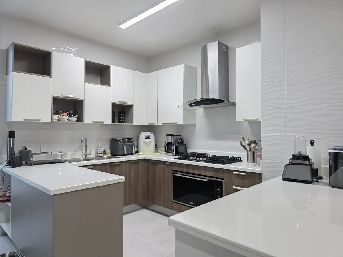 Apartamento amoblado en alquiler en PH Regalía, Costa del Este