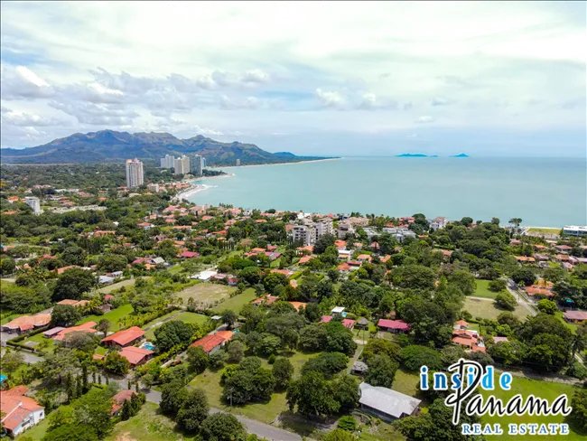 Ocean View Apartment in Coronado Golf Tower Panama