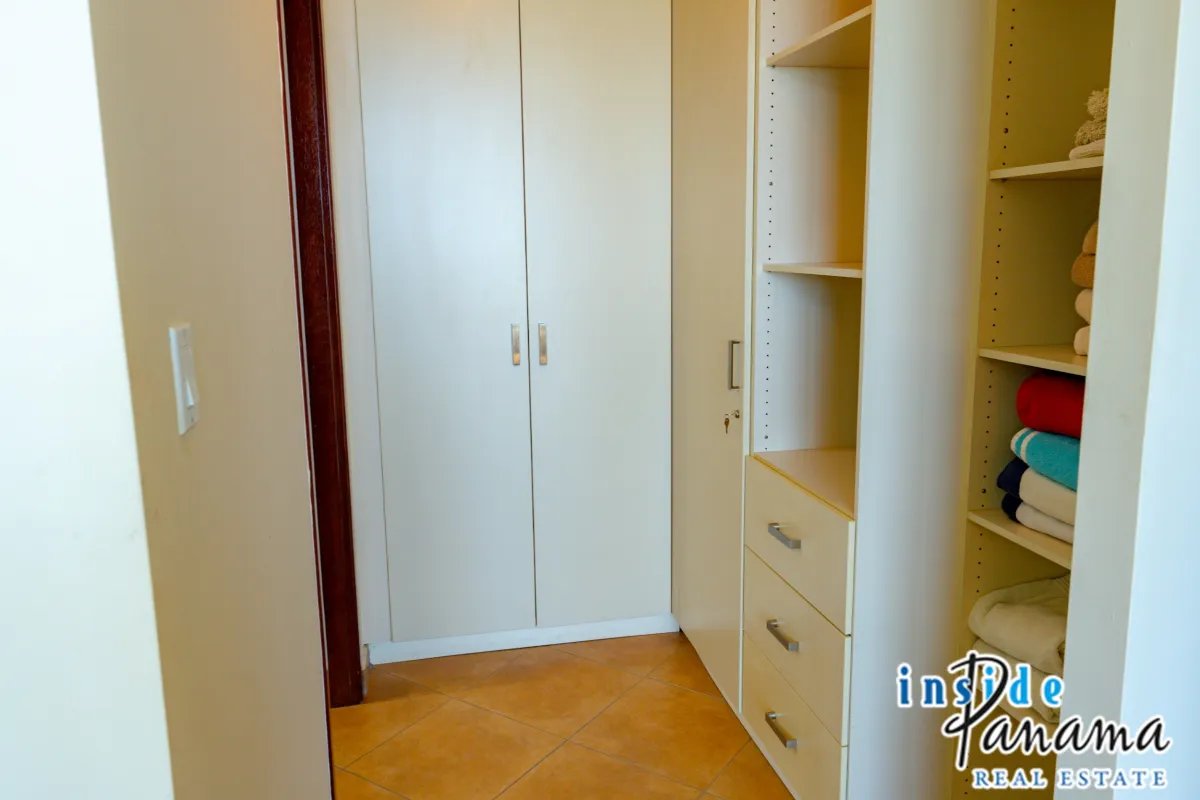 Ocean View Apartment in Coronado Golf Tower Panama