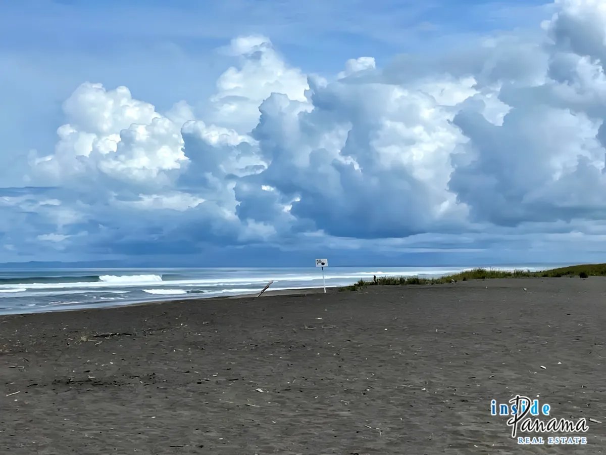 Beautiful Land in Gated Community Las Olas La Barqueta