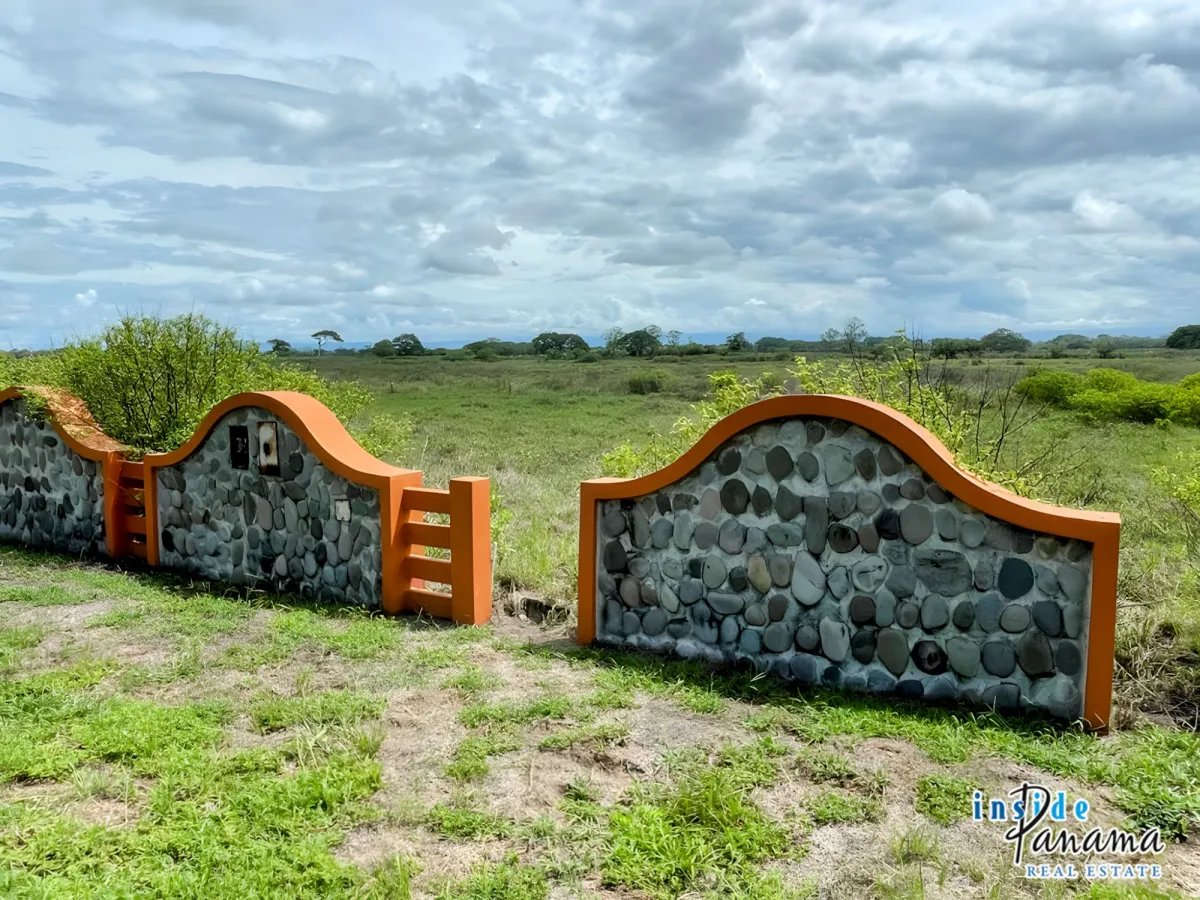 Beautiful Land in Gated Community Las Olas La Barqueta