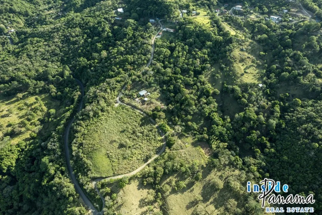 Expansive Buildable Lot with Panoramic Views in Jaramillo Panama