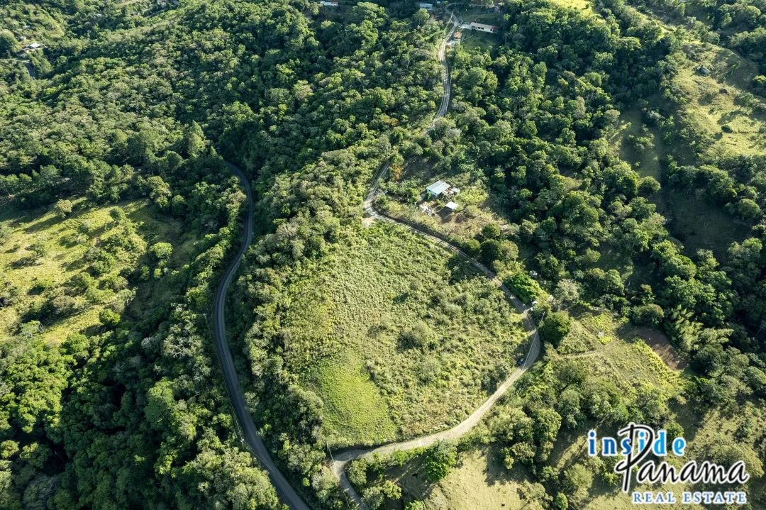 Expansive Buildable Lot with Panoramic Views in Jaramillo Panama