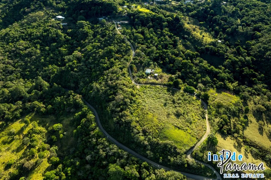 Expansive Buildable Lot with Panoramic Views in Jaramillo Panama