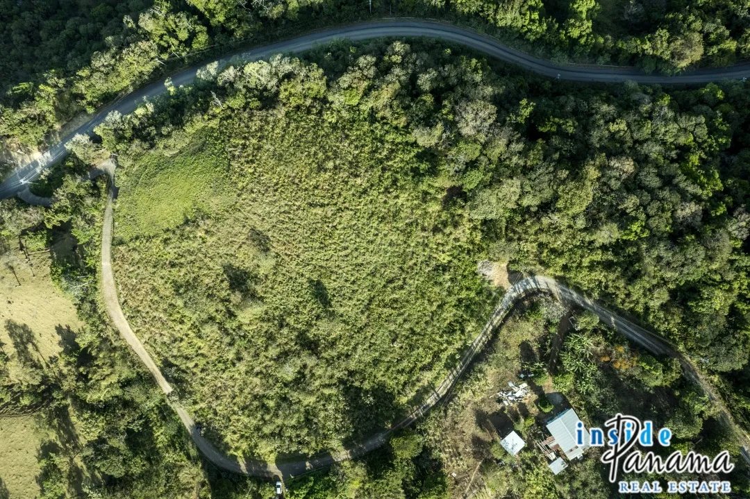 Expansive Buildable Lot with Panoramic Views in Jaramillo Panama