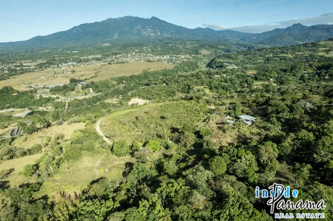 Expansive Buildable Lot with Panoramic Views in Jaramillo Panama