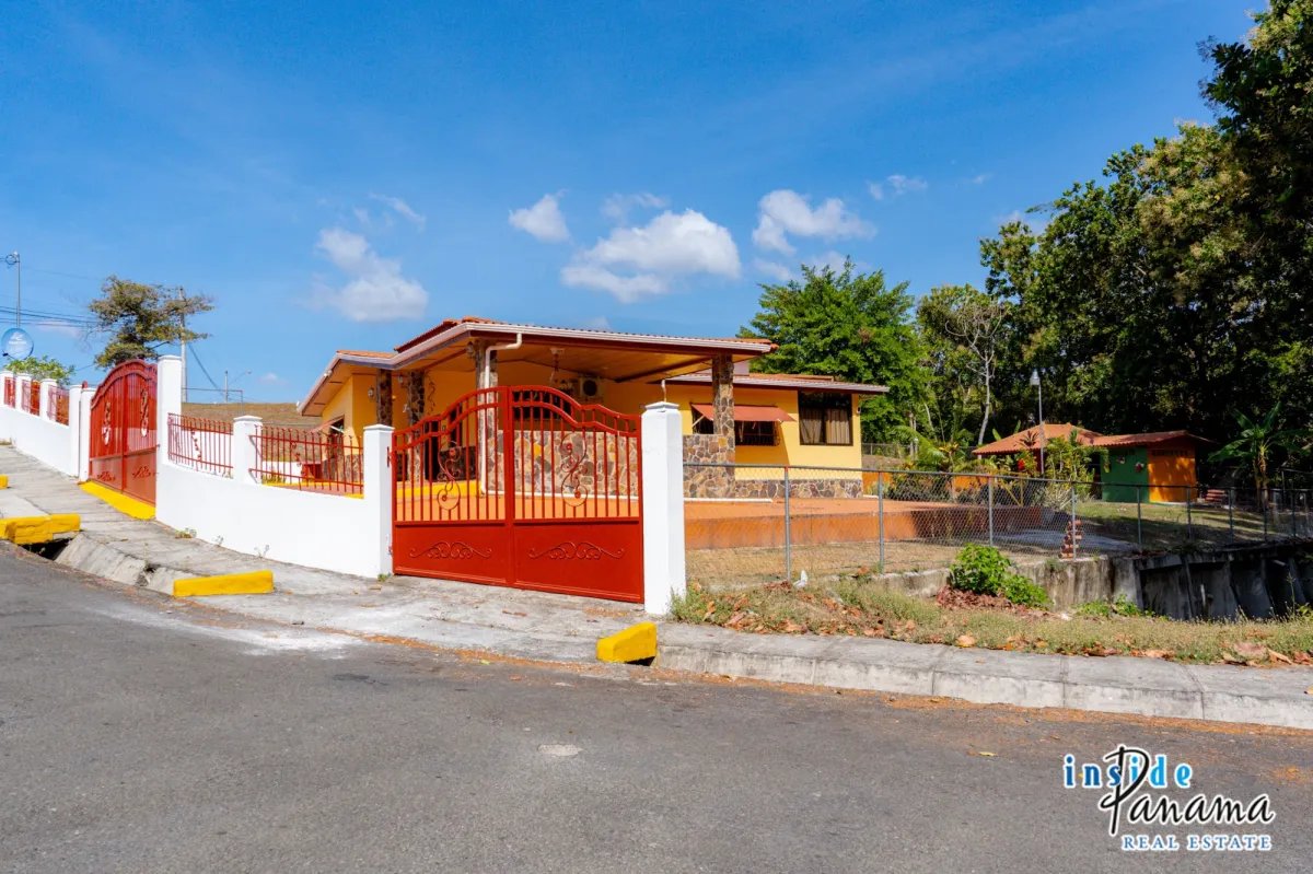 Bungalow in El Espino San Carlos Panama