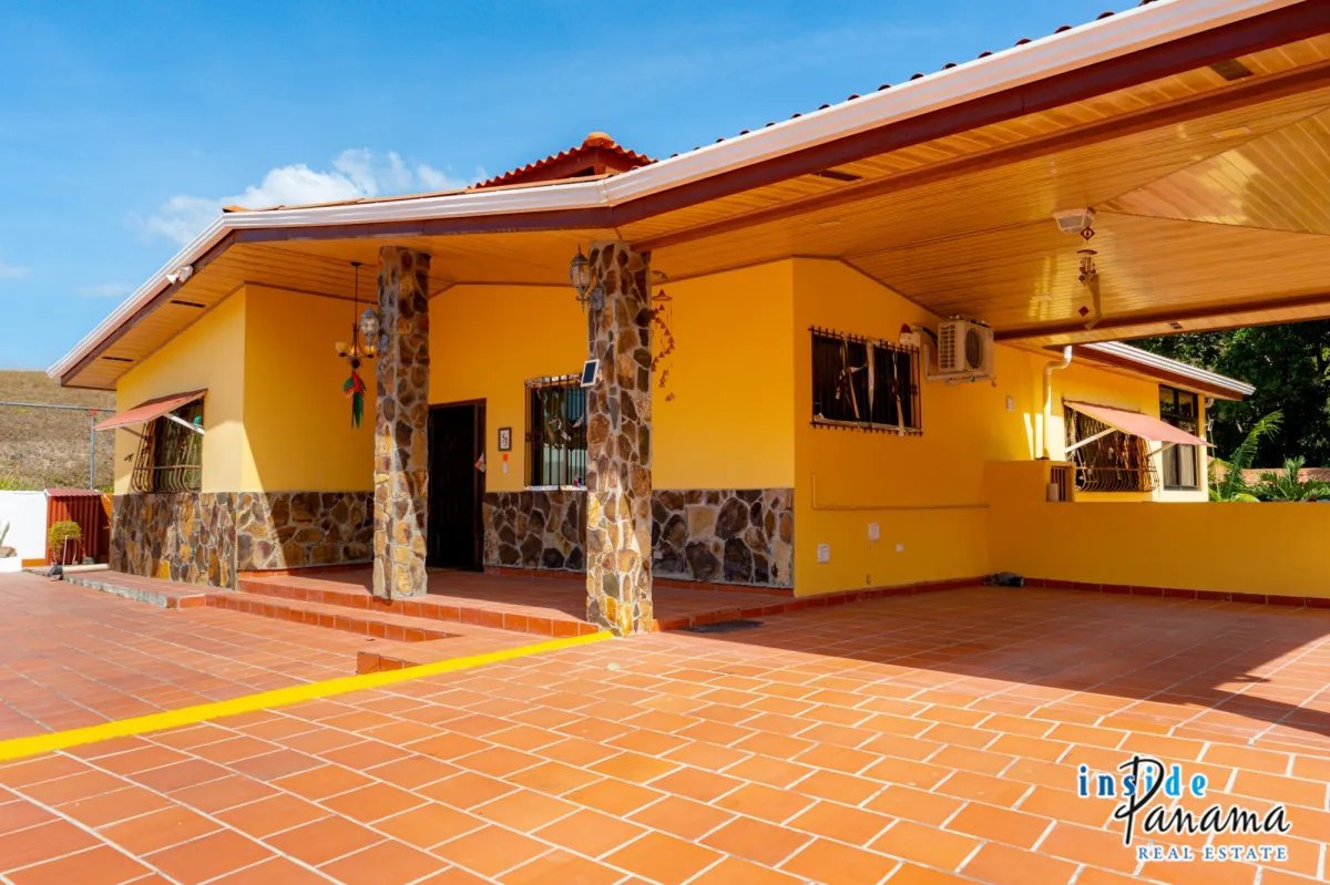 Bungalow in El Espino San Carlos Panama